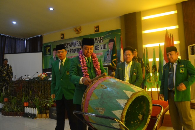 Ketua Umum Partai Persatuan Pembangunan (PPP) versi Muktamar Surabaya, Romahurmuziy  ketika membuka Muswil DPW PPP ke VIII provinsi Jambi bulan April lalu.
